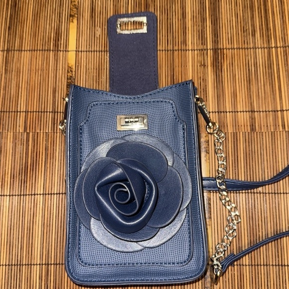 Kate & Mallory Faux Leather - Picture 8 of 9